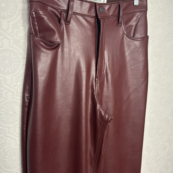 Abercrombie & Fitch Curve Love Vegan Leather 90s Straight Pants Brown Red 29 8 - Picture 8 of 10